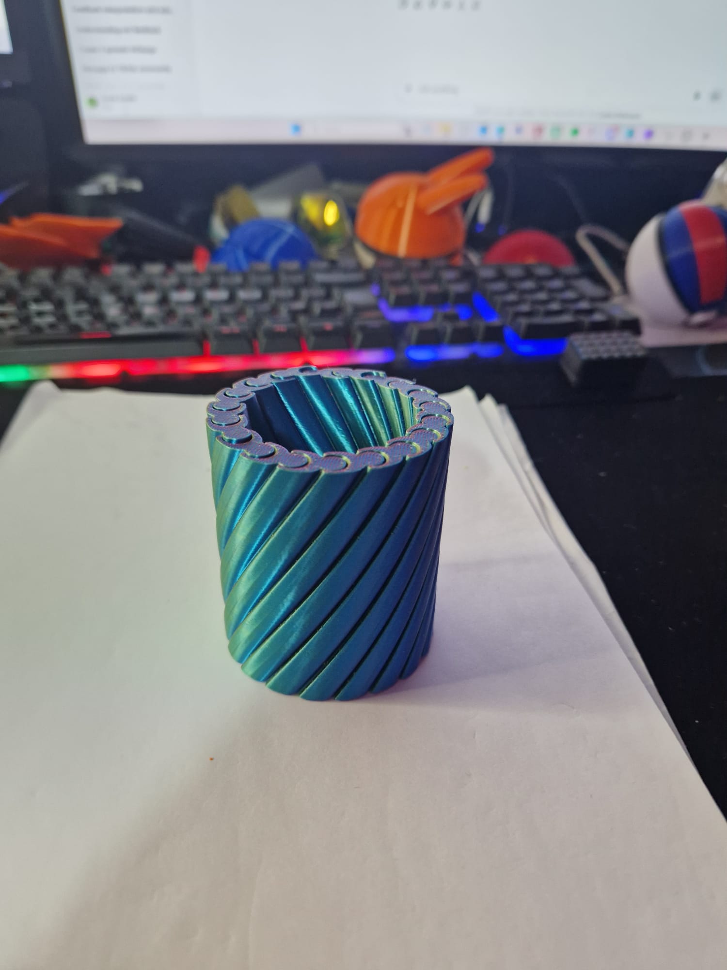 Fiddly Pen Pot – 3D Printed Sliding Cylinder Fidget Toy - Image 4